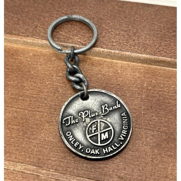 Other - The Plus Bank Onley Oak Hall Virginia Metal Round Keychain, Vintage‎